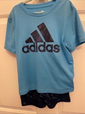 Adidas Bright Aqua Tee with logo brand.  Navy blue shorts with aqua accents .